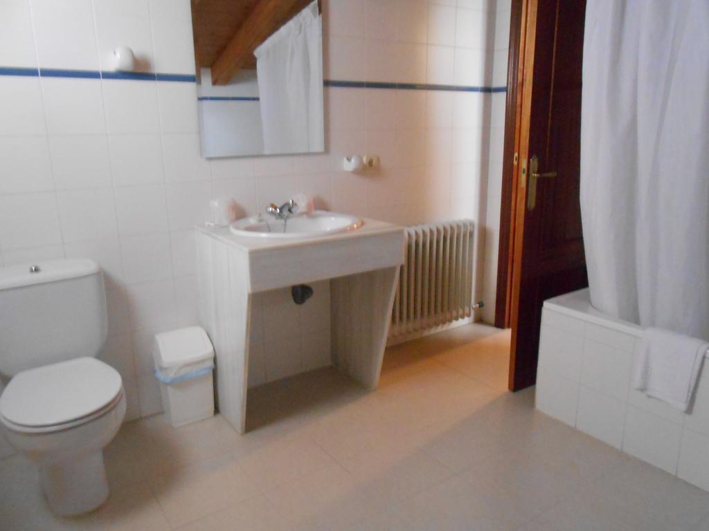 Hostal Burgos Torrecaballeros Buitenkant foto