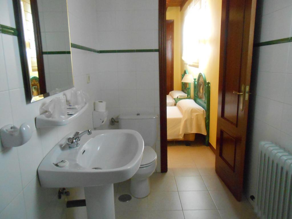Hostal Burgos Torrecaballeros Buitenkant foto
