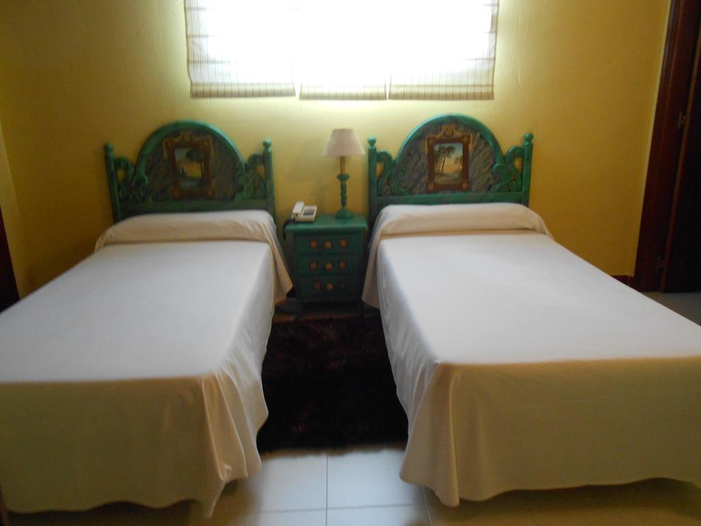 Hostal Burgos Torrecaballeros Buitenkant foto